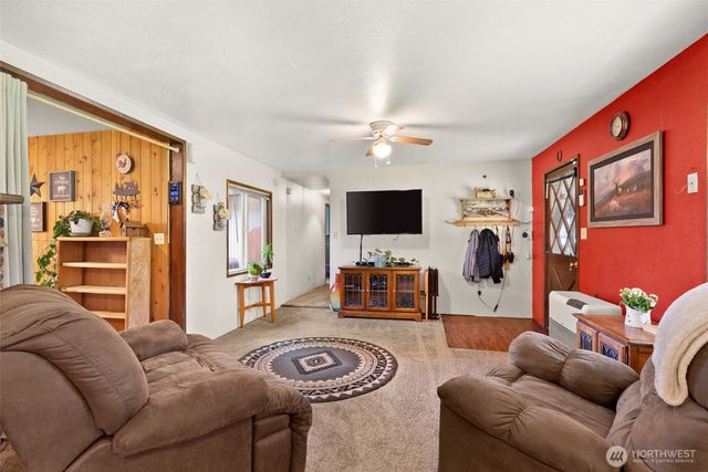 1415 Centralia Alpha Road, Chehalis, WA 98532