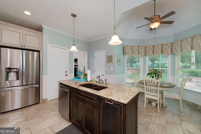 215 Oakwood Lakes Drive, Hampton, GA 30228