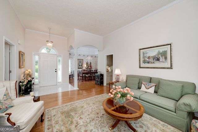215 Oakwood Lakes Drive, Hampton, GA 30228