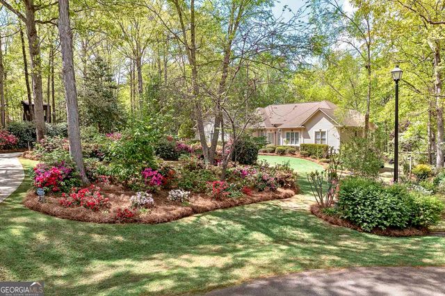 215 Oakwood Lakes Drive, Hampton, GA 30228