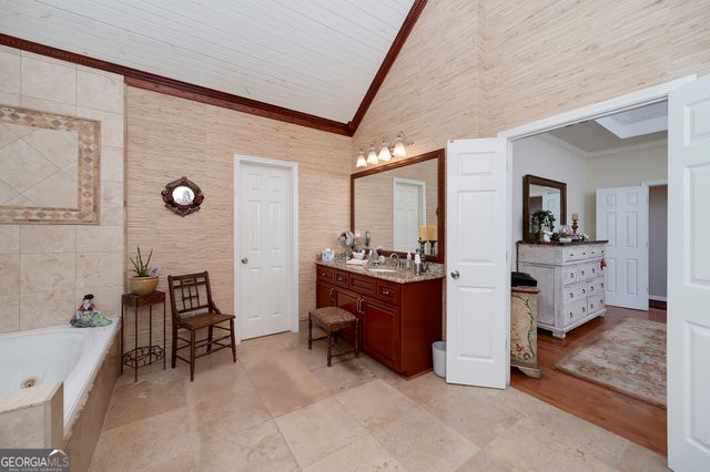 215 Oakwood Lakes Drive, Hampton, GA 30228