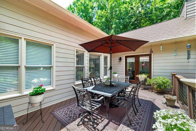 215 Oakwood Lakes Drive, Hampton, GA 30228