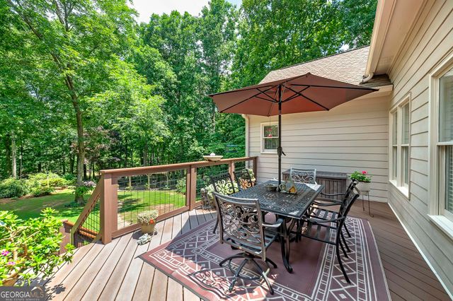 215 Oakwood Lakes Drive, Hampton, GA 30228