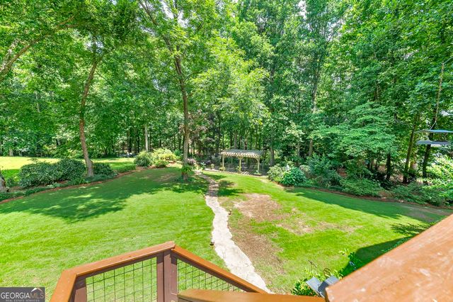 215 Oakwood Lakes Drive, Hampton, GA 30228