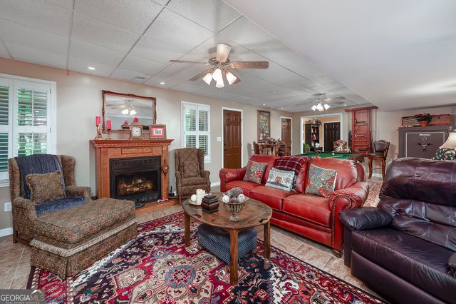 215 Oakwood Lakes Drive, Hampton, GA 30228