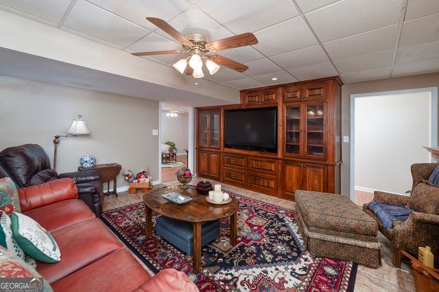 215 Oakwood Lakes Drive, Hampton, GA 30228