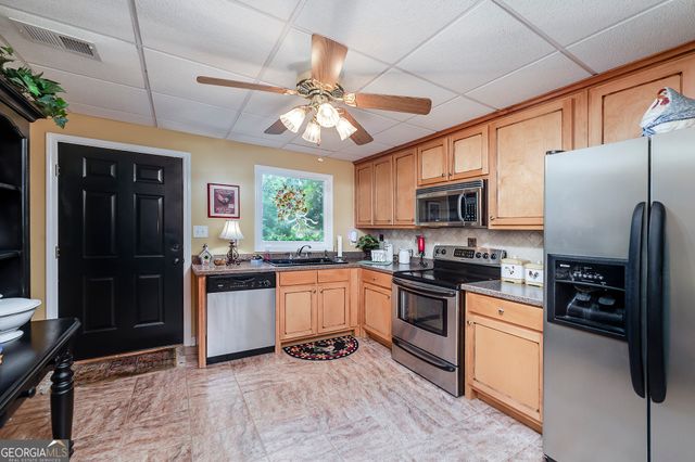 215 Oakwood Lakes Drive, Hampton, GA 30228