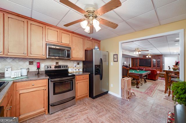 215 Oakwood Lakes Drive, Hampton, GA 30228