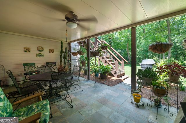 215 Oakwood Lakes Drive, Hampton, GA 30228
