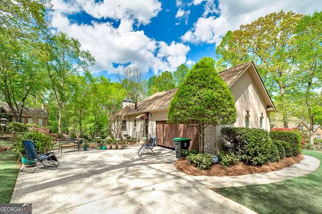 215 Oakwood Lakes Drive, Hampton, GA 30228
