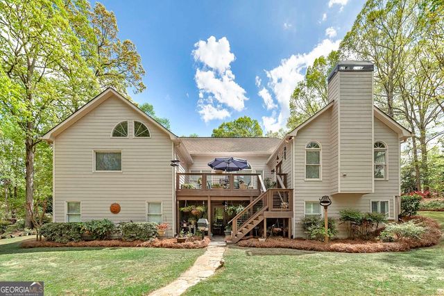 215 Oakwood Lakes Drive, Hampton, GA 30228