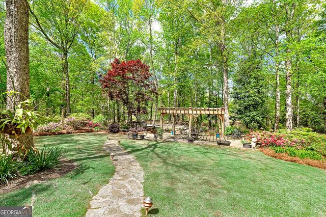 215 Oakwood Lakes Drive, Hampton, GA 30228