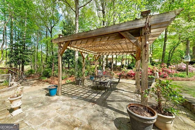 215 Oakwood Lakes Drive, Hampton, GA 30228