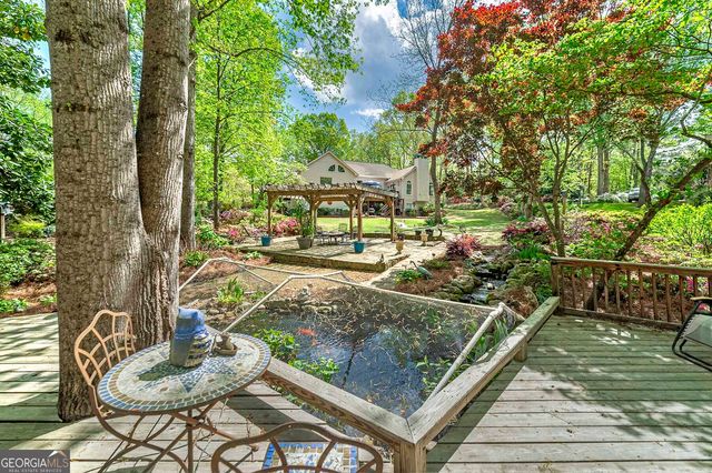 215 Oakwood Lakes Drive, Hampton, GA 30228