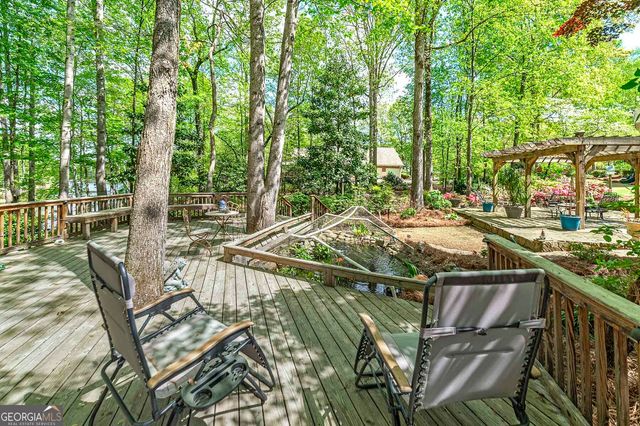 215 Oakwood Lakes Drive, Hampton, GA 30228