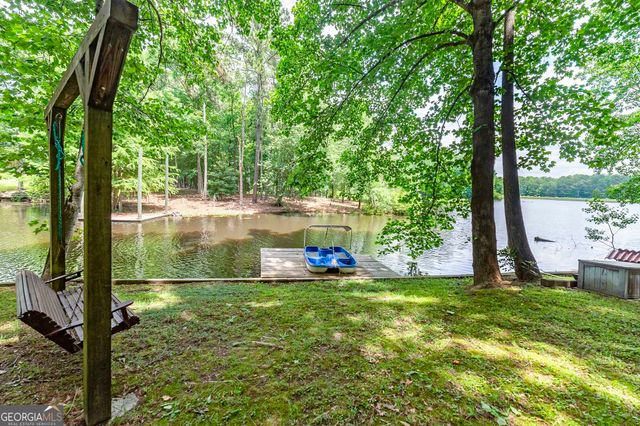 215 Oakwood Lakes Drive, Hampton, GA 30228
