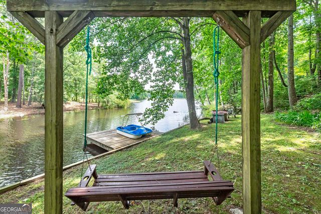 215 Oakwood Lakes Drive, Hampton, GA 30228