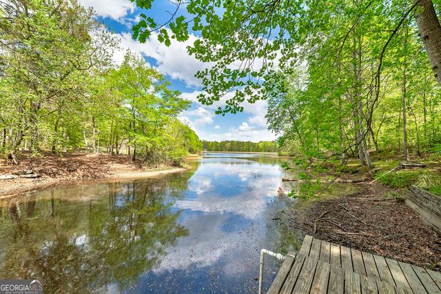 215 Oakwood Lakes Drive, Hampton, GA 30228