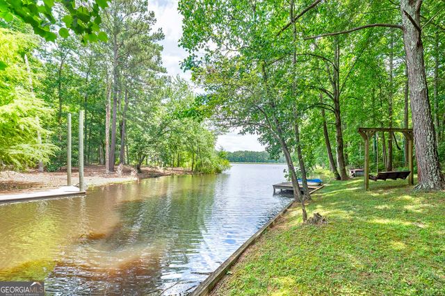 215 Oakwood Lakes Drive, Hampton, GA 30228