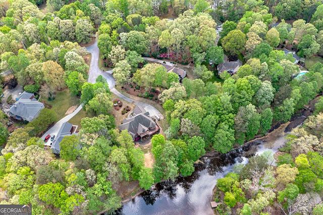 215 Oakwood Lakes Drive, Hampton, GA 30228