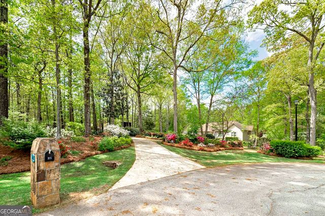 215 Oakwood Lakes Drive, Hampton, GA 30228