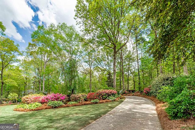 215 Oakwood Lakes Drive, Hampton, GA 30228