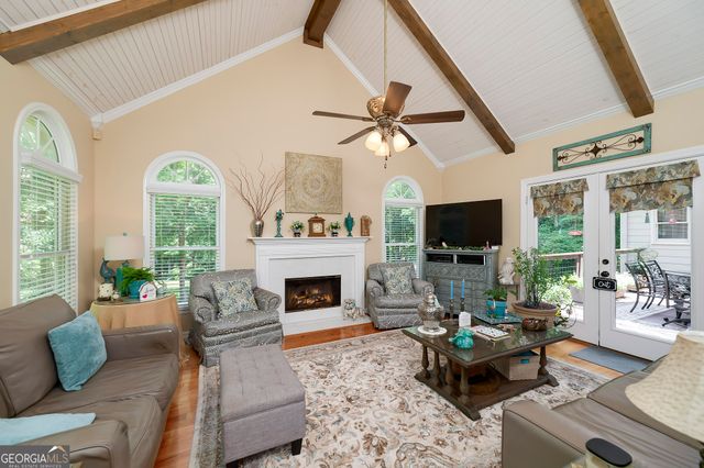 215 Oakwood Lakes Drive, Hampton, GA 30228