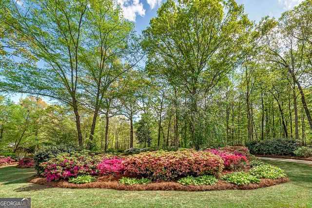 215 Oakwood Lakes Drive, Hampton, GA 30228
