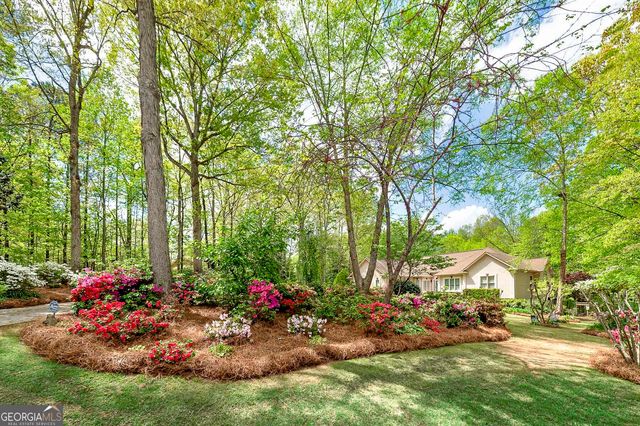 215 Oakwood Lakes Drive, Hampton, GA 30228