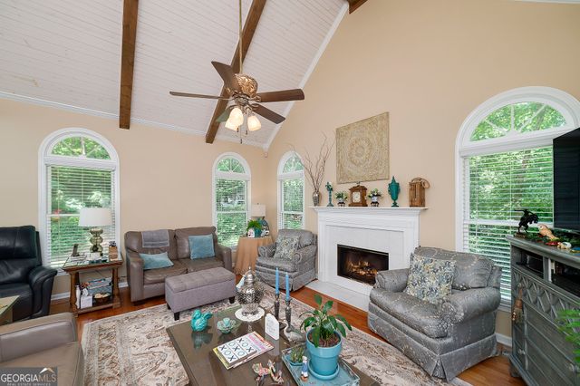 215 Oakwood Lakes Drive, Hampton, GA 30228