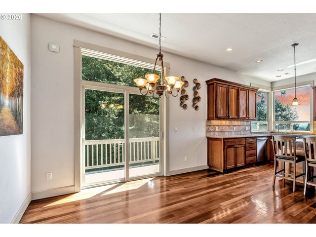 13370 Se WOODLAND Cir, Happy Valley, OR 97086