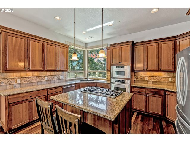 13370 Se WOODLAND Cir, Happy Valley, OR 97086