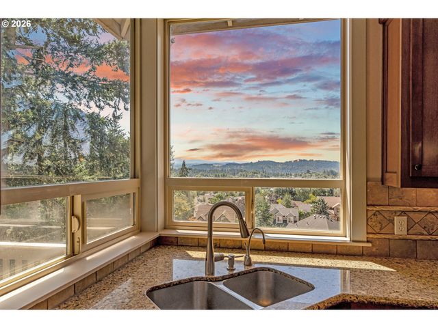 13370 Se WOODLAND Cir, Happy Valley, OR 97086