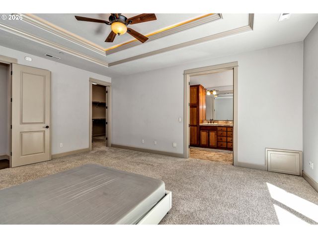 13370 Se WOODLAND Cir, Happy Valley, OR 97086