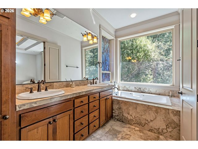 13370 Se WOODLAND Cir, Happy Valley, OR 97086