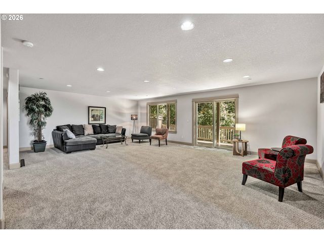 13370 Se WOODLAND Cir, Happy Valley, OR 97086