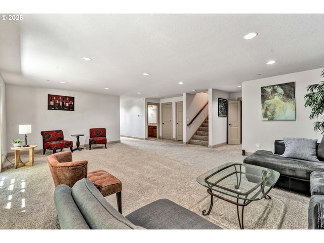 13370 Se WOODLAND Cir, Happy Valley, OR 97086