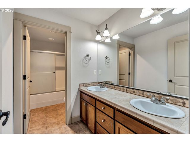 13370 Se WOODLAND Cir, Happy Valley, OR 97086