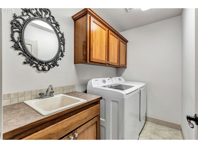 13370 Se WOODLAND Cir, Happy Valley, OR 97086