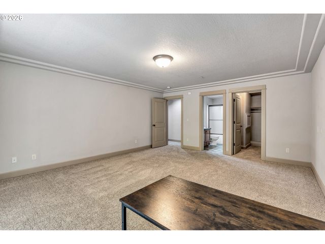 13370 Se WOODLAND Cir, Happy Valley, OR 97086