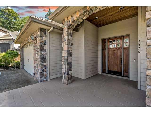 13370 Se WOODLAND Cir, Happy Valley, OR 97086