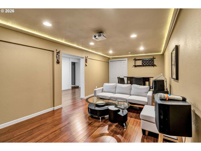 13370 Se WOODLAND Cir, Happy Valley, OR 97086
