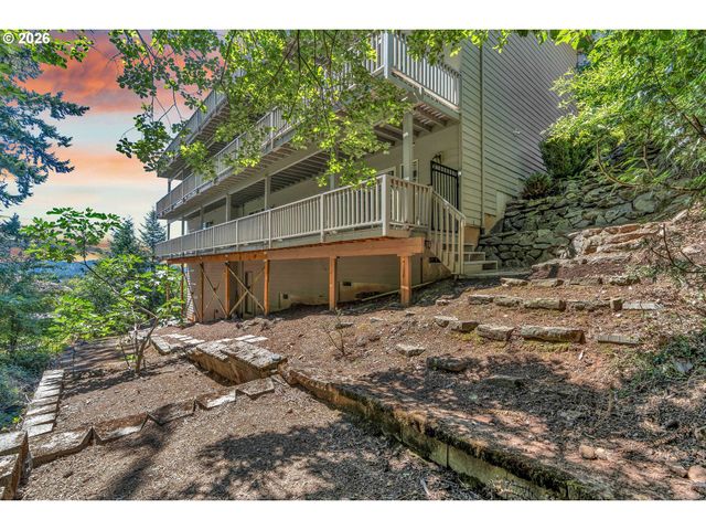 13370 Se WOODLAND Cir, Happy Valley, OR 97086