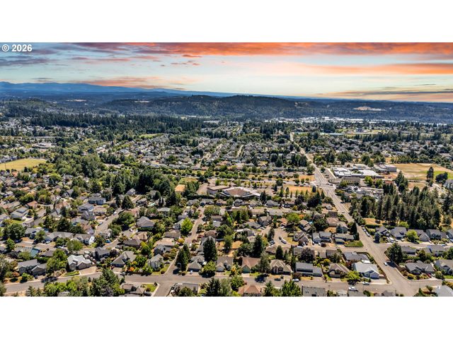 13370 Se WOODLAND Cir, Happy Valley, OR 97086