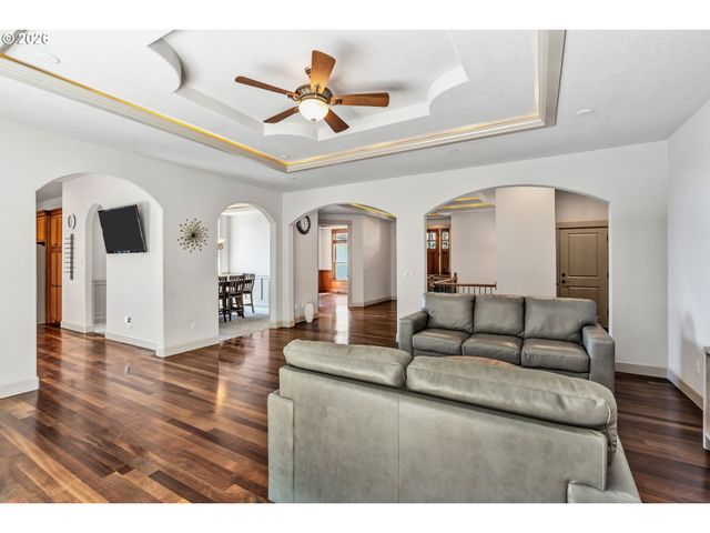 13370 Se WOODLAND Cir, Happy Valley, OR 97086