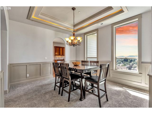 13370 Se WOODLAND Cir, Happy Valley, OR 97086