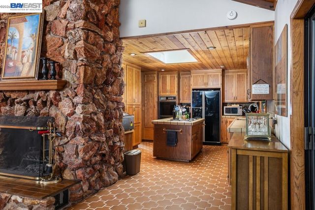 6727 Sunnyslope Ave, Castro Valley, CA 94552