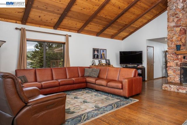 6727 Sunnyslope Ave, Castro Valley, CA 94552