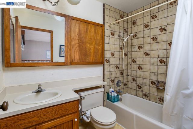6727 Sunnyslope Ave, Castro Valley, CA 94552