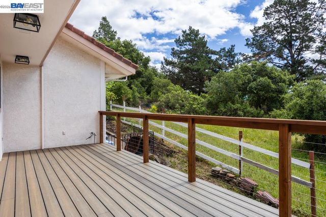 6727 Sunnyslope Ave, Castro Valley, CA 94552